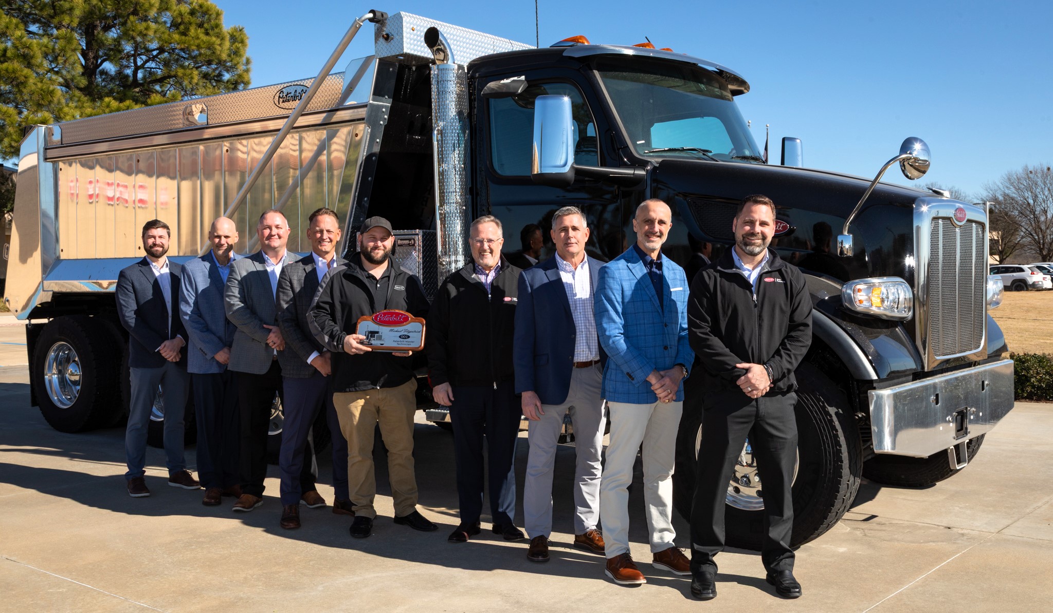 Peterbilt Celebrates First Master Technician Graduate - Hero image